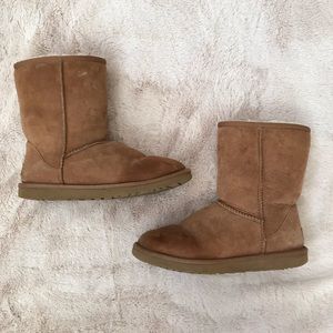 UGG ~ Classic Short Boot